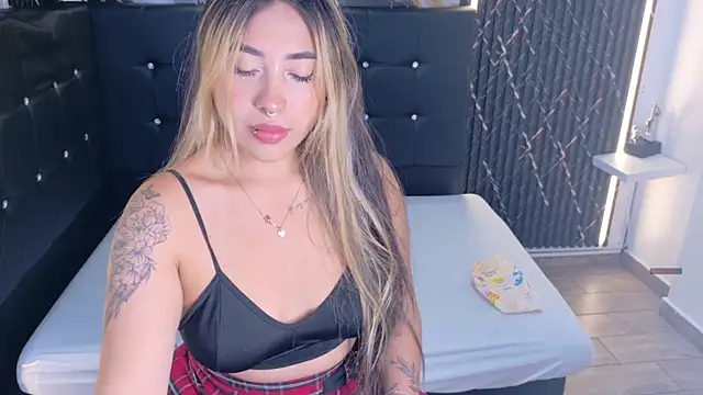 Snapshot of ManuelaVeeleez chatting on 23, 5, 2026 ManuelaVeeleez online show from 23, 5, 2026