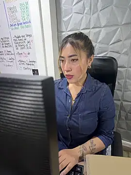 ManuelaVeeleez online show from 22, 4, 2026