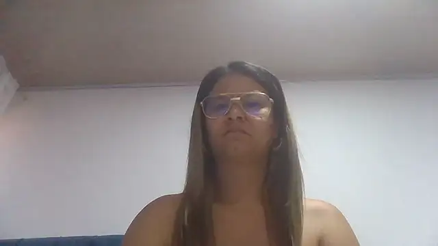 Jiwon Han online show from 17, 4, 2026