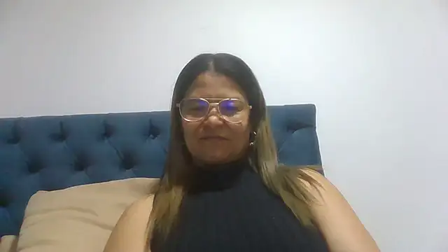 Jiwon Han online show from 12, 4, 2026