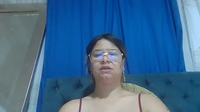 Jiwon Han online show from 29, 4, 2026