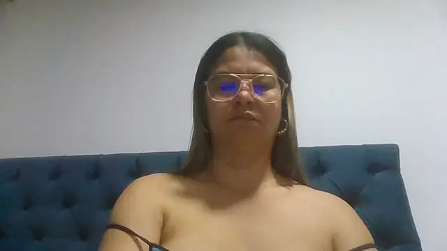 Jiwon Han online show from 11, 4, 2026