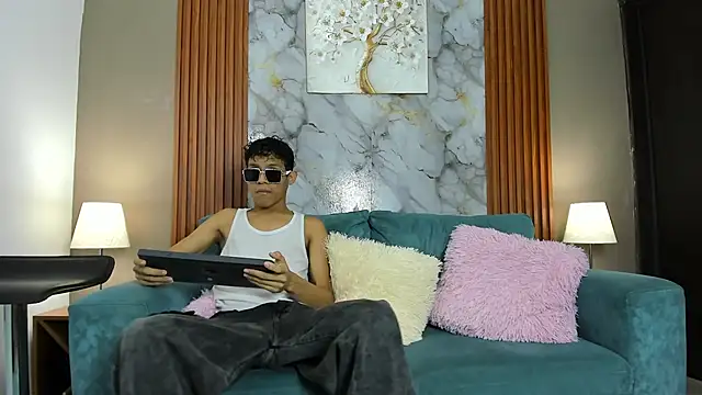 SKINNY BOYXXX online show from 3, 3, 2026