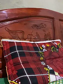 Layla 2x online show from 5, 3, 2026