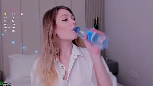 Julia Noir online show from 7, 3, 2026