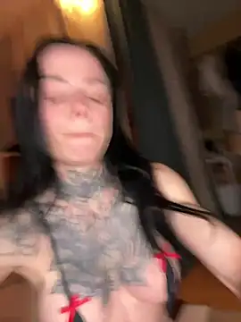 SkinnyLilly online show from 2, 4, 2026