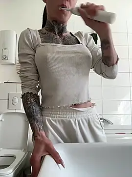 SkinnyLilly online show from 26, 4, 2026