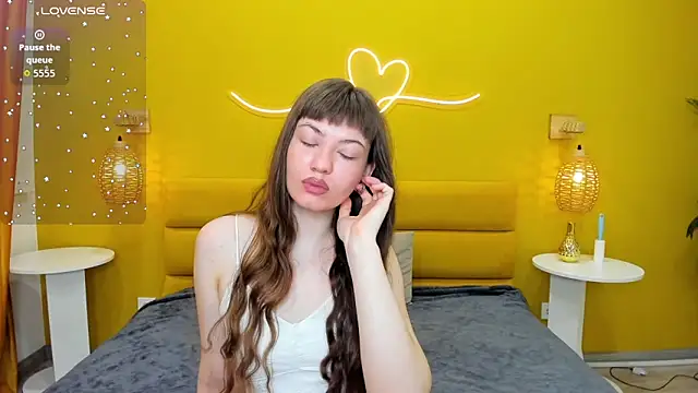 AgnesBeautiful online show from 4, 4, 2026