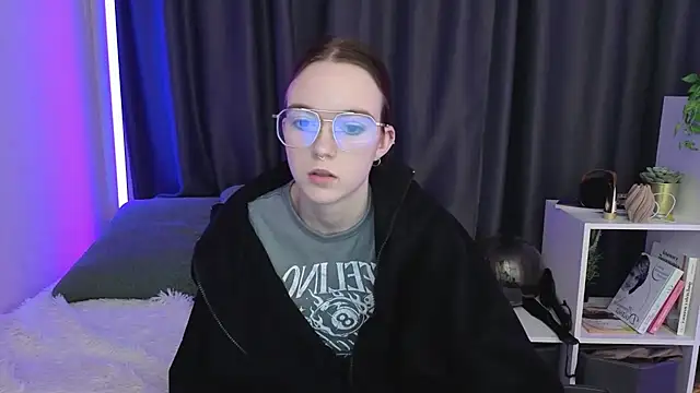 SunyLily online show from 25, 5, 2026