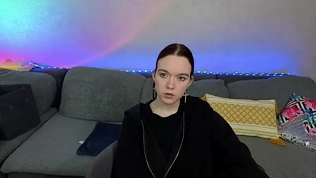 SunyLily online show from 8, 5, 2026