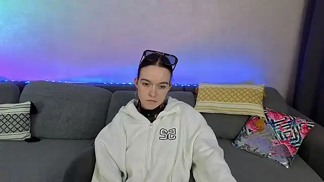 SunyLily online show from 16, 5, 2026
