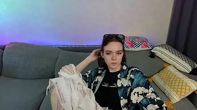 SunyLily online show from 12, 6, 2026