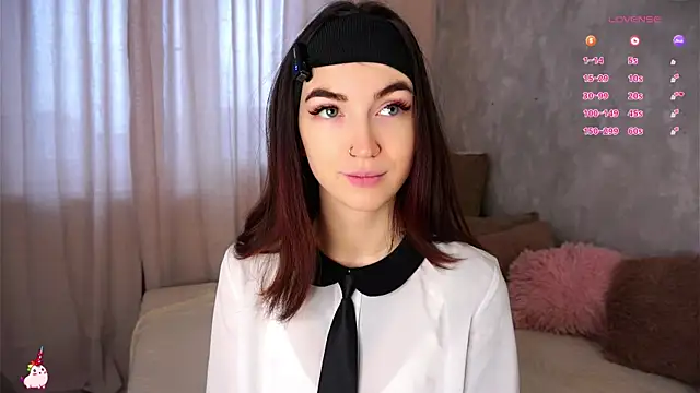 AlveraFavila online show from 5, 3, 2026