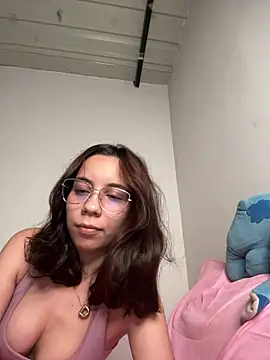 Snapshot of Nicole_Cute04 chatting on 4, 5, 2026 Nicole Cute04 online show from 4, 5, 2026