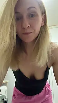Snapshot of Secret_Ladyx chatting on 7, 5, 2026 Secret Ladyx online show from 7, 5, 2026