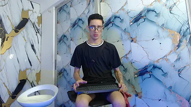 SKYN MAN online show from 22, 4, 2026