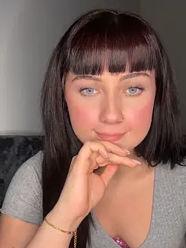 SweetJules18 online show from 5, 3, 2026