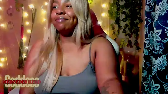 Snapshot of Goddess_MercedesRedd chatting on 6, 6, 2026 Goddess MercedesRedd online show from 6, 6, 2026
