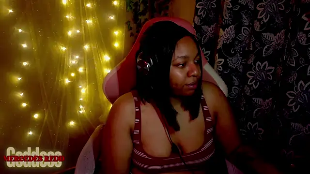 Snapshot of Goddess_MercedesRedd chatting on 18, 7, 2026 Goddess MercedesRedd online show from 18, 7, 2026