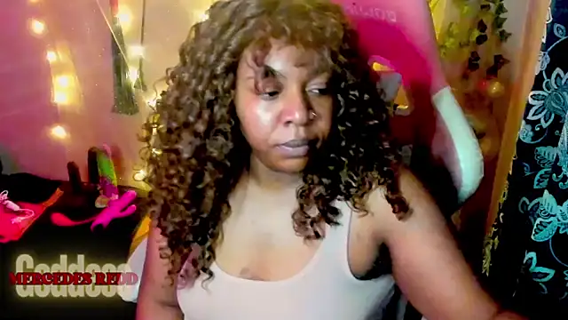 Snapshot of Goddess_MercedesRedd chatting on 11, 5, 2026 Goddess MercedesRedd online show from 11, 5, 2026