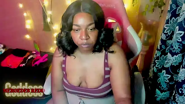 Snapshot of Goddess_MercedesRedd chatting on 8, 5, 2026 Goddess MercedesRedd online show from 8, 5, 2026