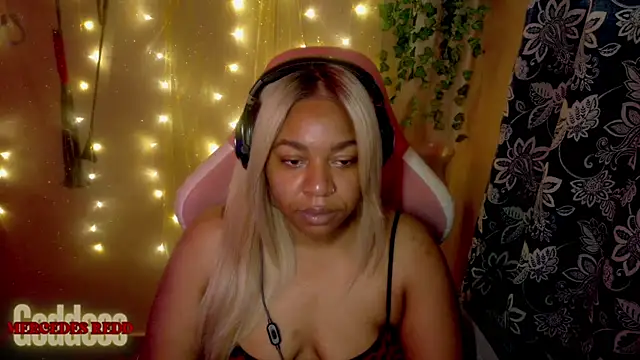 Snapshot of Goddess_MercedesRedd chatting on 13, 7, 2026 Goddess MercedesRedd online show from 13, 7, 2026