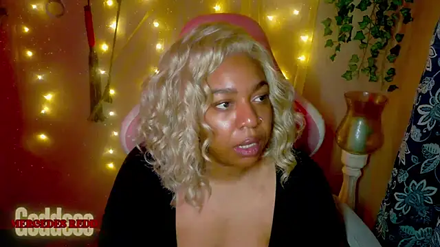 Snapshot of Goddess_MercedesRedd chatting on 26, 6, 2026 Goddess MercedesRedd online show from 26, 6, 2026