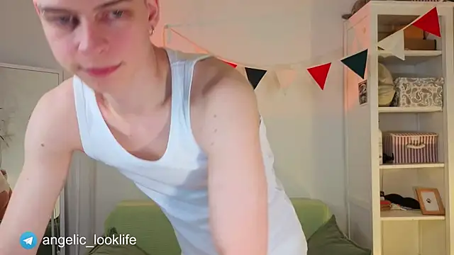 Snapshot of look_angelic chatting on 3, 6, 2026 look angelic online show from 3, 6, 2026