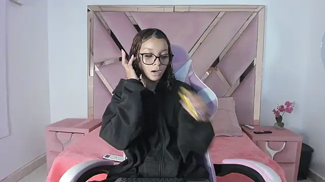 Angell cherryht online show from 4, 7, 2026