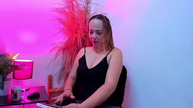 Snapshot of KahiaSmith chatting on 9, 7, 2026 KahiaSmith online show from 9, 7, 2026
