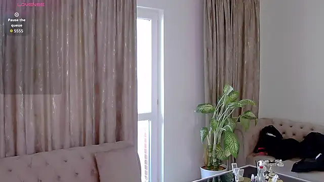 NataliePierce online show from 5, 4, 2026