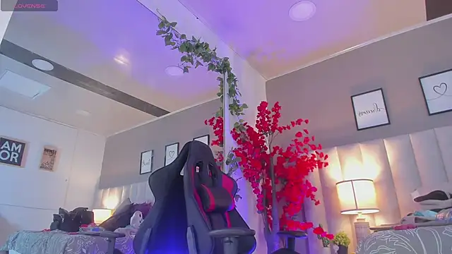 Kiara Kismet  online show from 22, 4, 2026