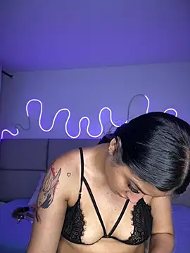 Abrilll2 online show from 6, 3, 2026