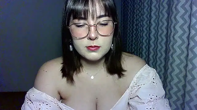 Snapshot of ClaraHard chatting on 5, 7, 2026 ClaraHard online show from 5, 7, 2026