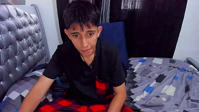 gomitaboy1 online show from 15, 4, 2026