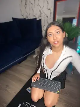 Lunaliaa  online show from 18, 4, 2026