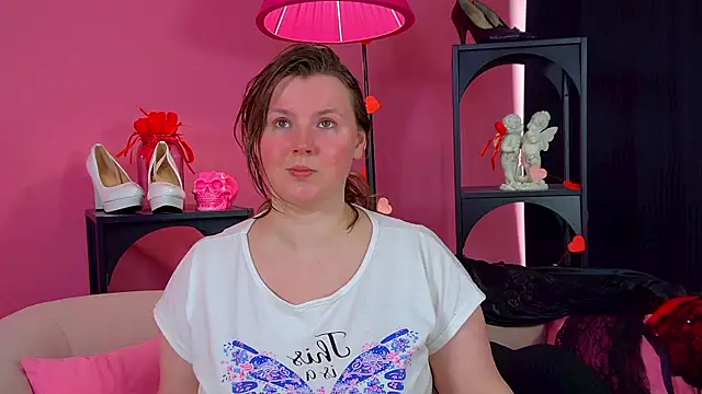 Snapshot of MelodyMoores chatting on 8, 5, 2026 MelodyMoores online show from 8, 5, 2026