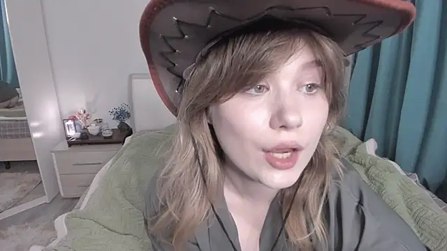 Snapshot of JennyHardy chatting on 4, 7, 2026 JennyHardy online show from 4, 7, 2026