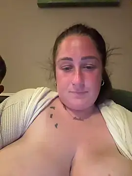 Snapshot of CurvyCatx chatting on 4, 7, 2026 CurvyCatx online show from 4, 7, 2026