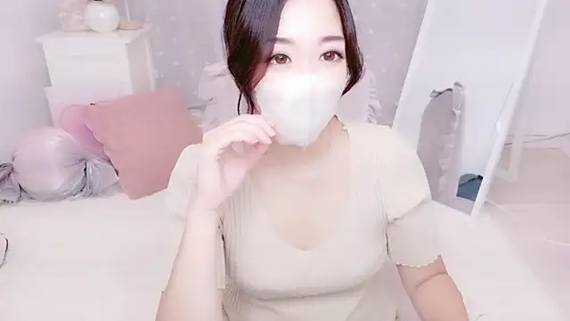 Snapshot of YURIKAsan_ chatting on 18, 5, 2026 YURIKAsan online show from 18, 5, 2026