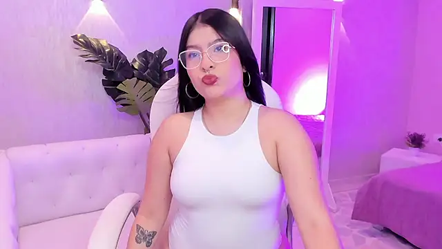 HannaLee333 online show from 18, 4, 2026