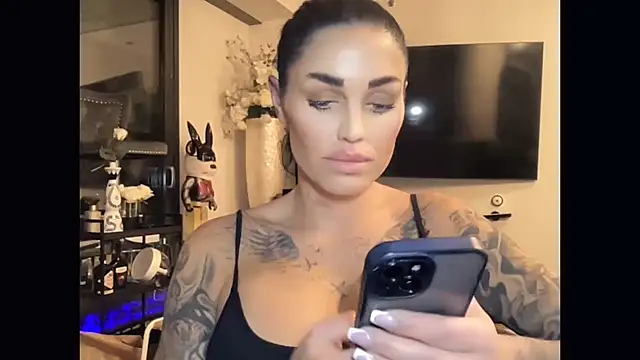 AMBER HARD online show from 2, 5, 2026