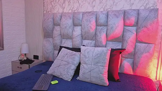 LyraenBlue online show from 11, 4, 2026