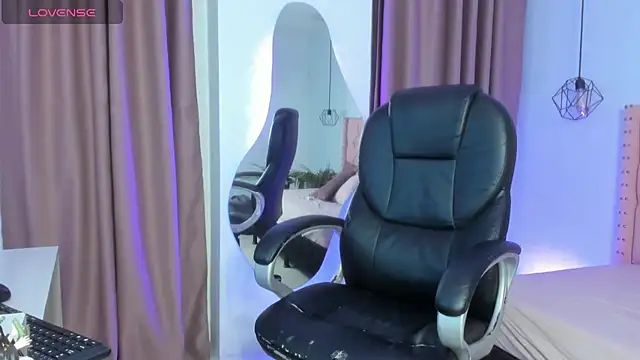 Isabella  Stone1 online show from 18, 4, 2026