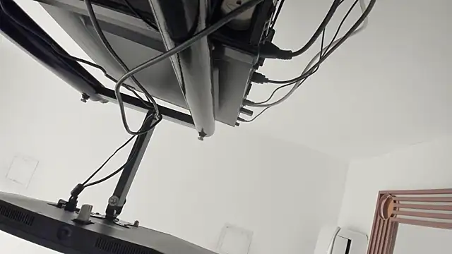 kristen-thomson online show from 25, 4, 2026