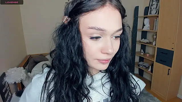 LynnCiprian online show from 11, 4, 2026