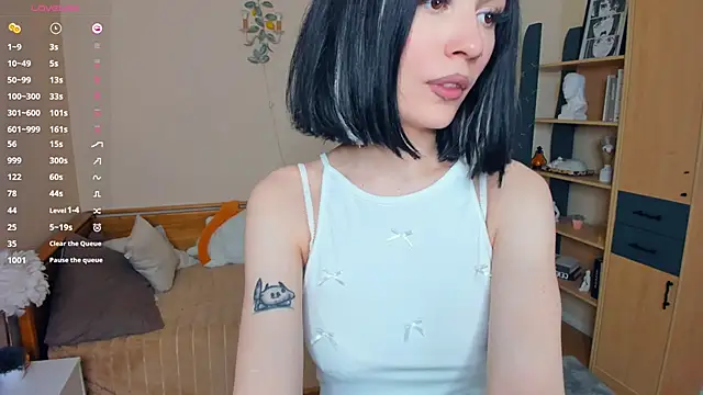 Snapshot of LynnCiprian chatting on 5, 5, 2026 LynnCiprian online show from 5, 5, 2026