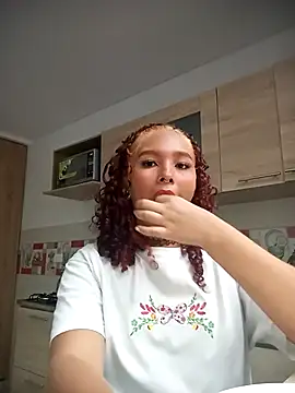 CoralineRed online show from 9, 5, 2026