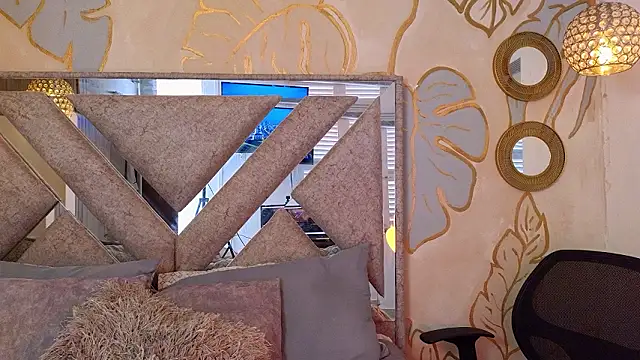 Tinocrow online show from 30, 3, 2026