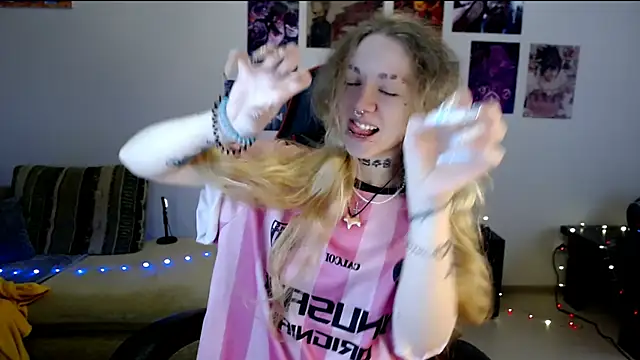 Nica Kawaii online show from 19, 6, 2026